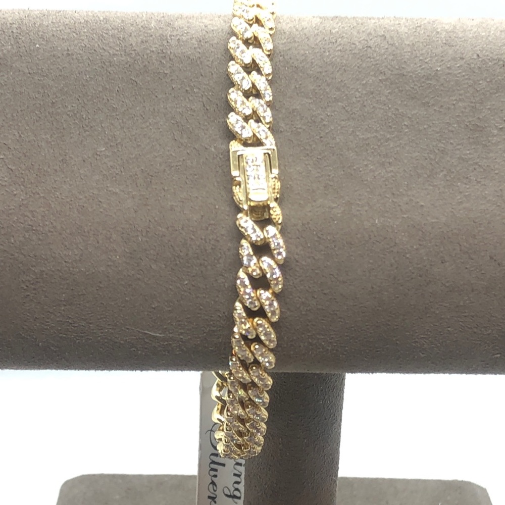 Solid heavy 925 Sterling Silver,covered in 14k Gold.
 Miami Cuban bracelet 7”.